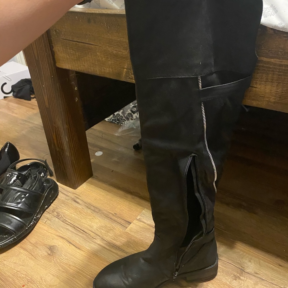 KNEE HIGH BOOTS